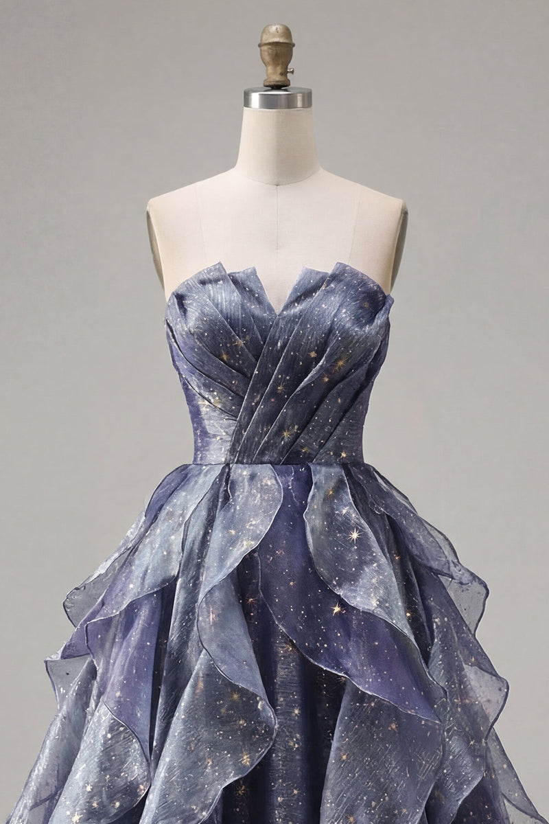 Laden Sie das Bild in den Galerie-Viewer, Sternennacht staubiges blaues, trägerloses Langballkleid mit gerafftem Oberteil und herabfallenden Rüschen
