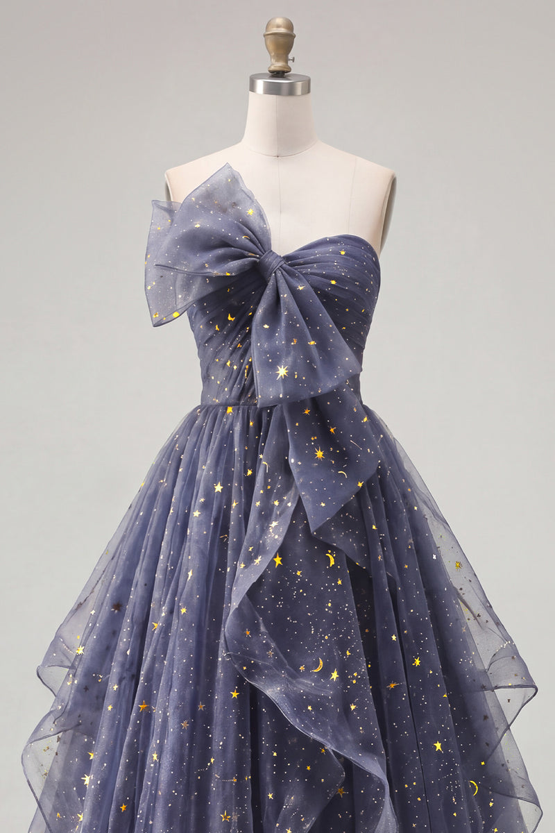 Laden Sie das Bild in den Galerie-Viewer, Sternennacht staubiges blaues, trägerloses, langes Abschlussballkleid mit herabfallenden Rüschen