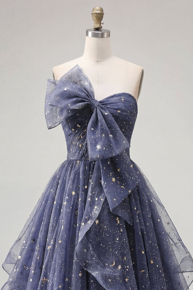 Laden Sie das Bild in den Galerie-Viewer, Sternennacht staubiges blaues, trägerloses, langes Abschlussballkleid mit herabfallenden Rüschen