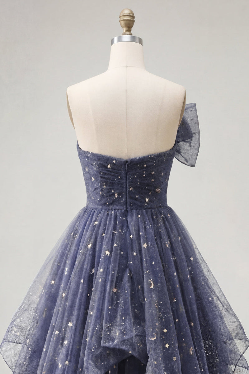Laden Sie das Bild in den Galerie-Viewer, Sternennacht staubiges blaues, trägerloses, langes Abschlussballkleid mit herabfallenden Rüschen