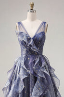 Laden Sie das Bild in den Galerie-Viewer, Elegantes V-Ausschnitt-Tüll-Sternenhimmel-Staubblaues Abschlussballkleid mit gestuften Rüschen