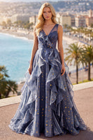 Laden Sie das Bild in den Galerie-Viewer, Elegantes V-Ausschnitt-Tüll-Sternenhimmel-Staubblaues Abschlussballkleid mit gestuften Rüschen