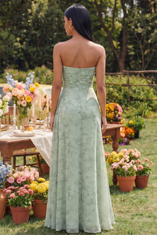 Trägerloses, staubiges Salbei-Blumen-Maxikleid mit Schlitz