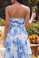 Laden Sie das Bild in den Galerie-Viewer, Weißblaues, geblümtes Trägerloses Maxikleid mit Rüschen A-Linie