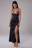 Laden Sie das Bild in den Galerie-Viewer, Schwarzes, quadratisches Satin-Scheiden, lange Blumenkleid mit Schlitz