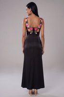 Laden Sie das Bild in den Galerie-Viewer, Schwarzes, quadratisches Satin-Scheiden, lange Blumenkleid mit Schlitz