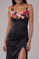Laden Sie das Bild in den Galerie-Viewer, Schwarzes, quadratisches Satin-Scheiden, lange Blumenkleid mit Schlitz