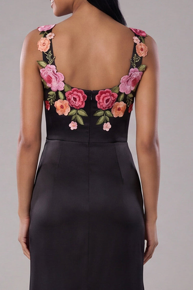 Laden Sie das Bild in den Galerie-Viewer, Schwarzes, quadratisches Satin-Scheiden, lange Blumenkleid mit Schlitz