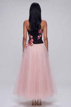 A-Linie schwarz-pinkes, trägerloses Tüll-Langblumenkleid