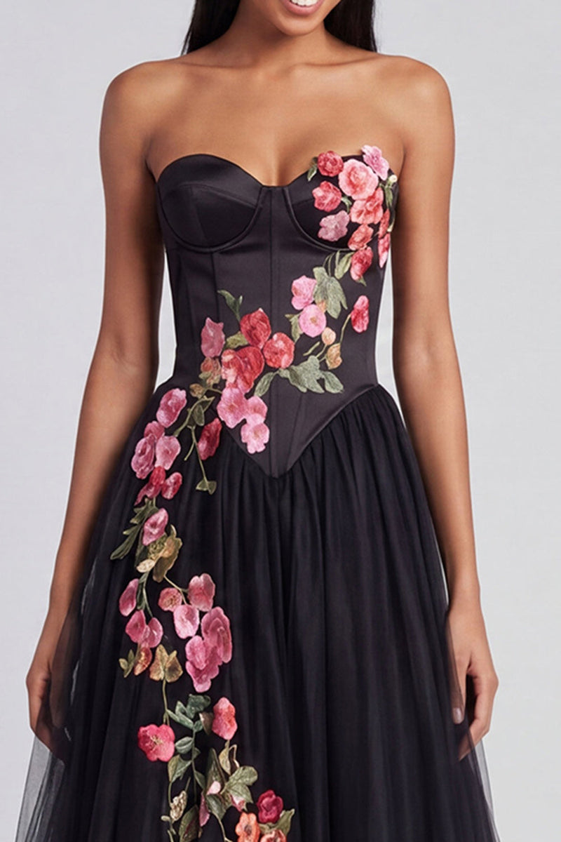 Laden Sie das Bild in den Galerie-Viewer, A-Line Schwarzes Sweetheart Tule Floral langes Festliches Kleid