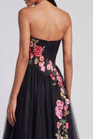 Laden Sie das Bild in den Galerie-Viewer, A-Line Schwarzes Sweetheart Tule Floral langes Festliches Kleid
