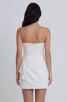 Laden Sie das Bild in den Galerie-Viewer, Satin Elfenbein Trägerloses Gerafftes Bodycon Minikleid mit Rüschen