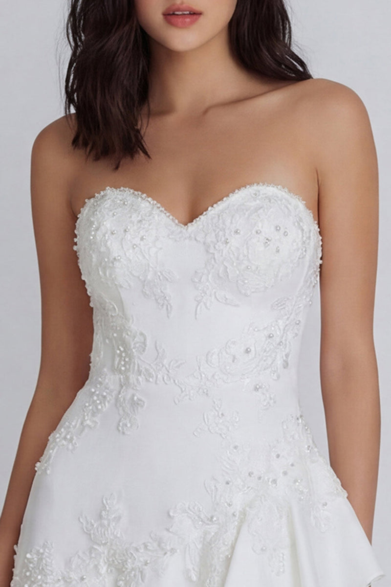 Laden Sie das Bild in den Galerie-Viewer, Elfenbein Herzausschnitt A-Linie Minikleid mit Perlen und Rüschen