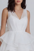 Laden Sie das Bild in den Galerie-Viewer, Elfenbein A-Linie Tüll V-Ausschnitt Minikleid mit Rüschen und Schleife