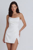 Laden Sie das Bild in den Galerie-Viewer, Trägerloses Bodycon Gerafftes Elfenbein Minikleid mit Schlitz