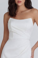 Laden Sie das Bild in den Galerie-Viewer, Trägerloses Bodycon Gerafftes Elfenbein Minikleid mit Schlitz