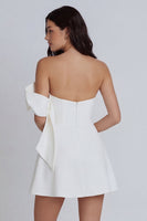 Laden Sie das Bild in den Galerie-Viewer, Elfenbein A-Linie Trägerloses Minikleid mit Schleife