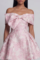 Laden Sie das Bild in den Galerie-Viewer, Rosa Jacquard A-Line-Off-the-shoulder Mini-Homecoming-Kleid mit Schleife