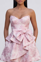 Laden Sie das Bild in den Galerie-Viewer, A-Linie pinkes Jacquard Sweetheart Mini-Homecoming-Kleid mit Rüschen und Schleife
