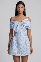 Laden Sie das Bild in den Galerie-Viewer, Off-the-shoulder blaues Jacquard A-Line Mini-Homecoming-Kleid mit Schleife