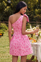 Laden Sie das Bild in den Galerie-Viewer, Ein Schulter-A-Linie fuchsiafarbenes Jacquard Mini-Homecoming-Kleid mit Schleife