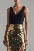 Laden Sie das Bild in den Galerie-Viewer, Glitzerndes schwarzes und goldenes Pailletten, V-Ausschnitt Meerjungfrauenlanges Festkleid mit Schlitz