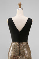 Laden Sie das Bild in den Galerie-Viewer, Glitzerndes schwarzes und goldenes Pailletten-A-Linien-langes Festkleid mit V-Ausschnitt