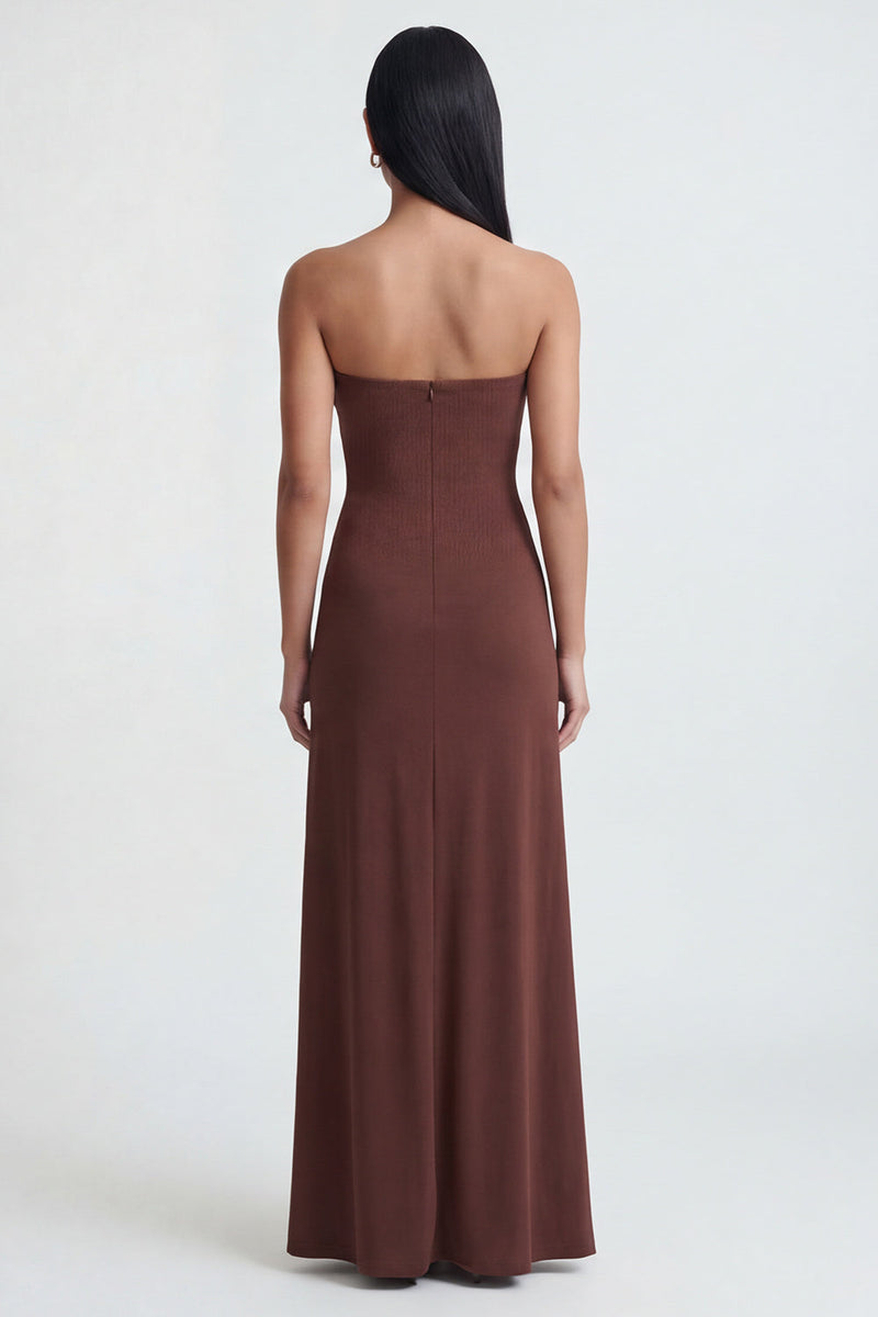 Laden Sie das Bild in den Galerie-Viewer, Trägerloses, braunes, gerafftes Sheath langes Festkleid