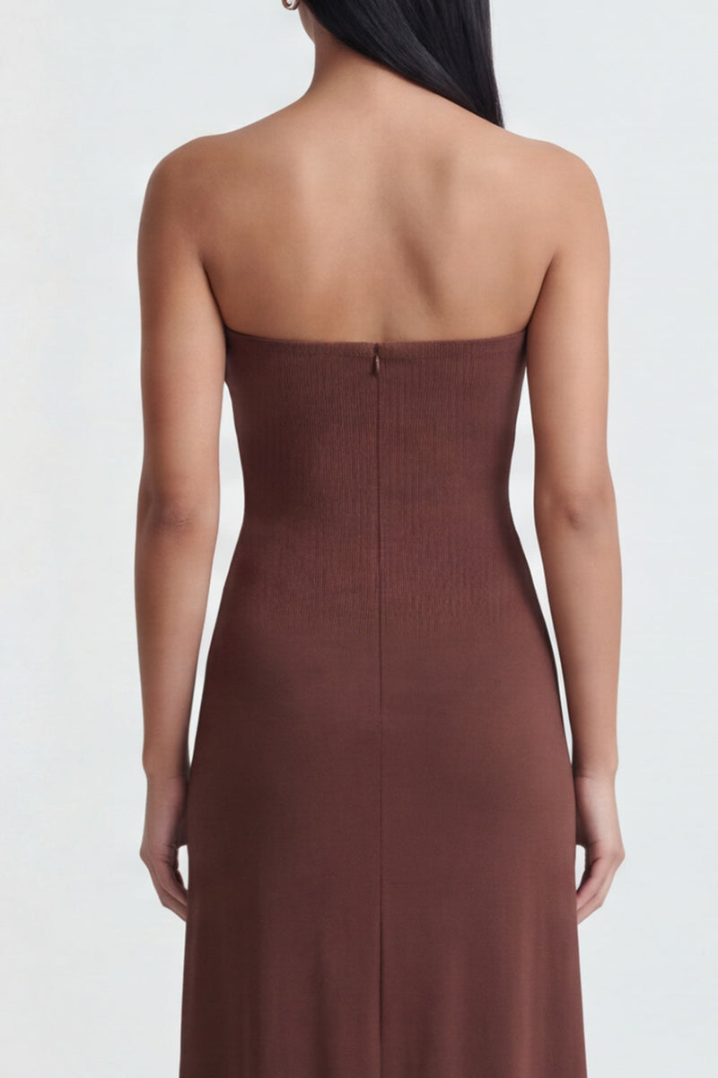 Laden Sie das Bild in den Galerie-Viewer, Trägerloses, braunes, gerafftes Sheath langes Festkleid