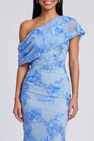 Laden Sie das Bild in den Galerie-Viewer, Gelbes Meerjungfrauen-Formelkleid mit asymmetrischem Hals und floraler Stickerei