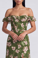Laden Sie das Bild in den Galerie-Viewer, Schulterfreies, dunkelgrünes Stoffrüschen-Kleidungsstück mit Blumen und Schlitz