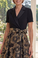 Laden Sie das Bild in den Galerie-Viewer, Ein schwarzes V-Ausschnitt-Jacquard-Langkleid der Mutter der Braut mit Schleife