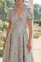 Laden Sie das Bild in den Galerie-Viewer, A-Linie staubiges blaues V-Ausschnitt Jacquard Long Mother Of the Bride Kleid mit Puffärmeln