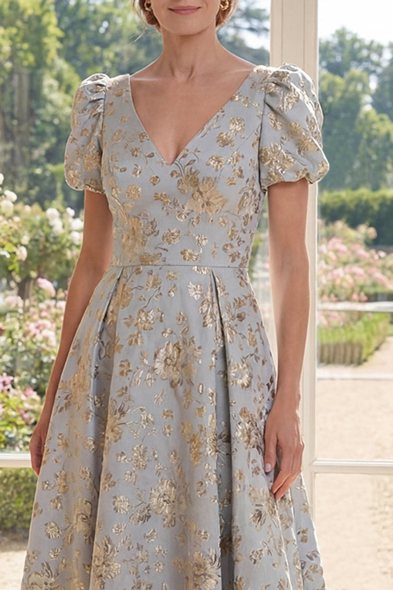 Laden Sie das Bild in den Galerie-Viewer, A-Linie staubiges blaues V-Ausschnitt Jacquard Long Mother Of the Bride Kleid mit Puffärmeln