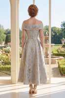 Laden Sie das Bild in den Galerie-Viewer, A-Linie staubiges blaues Schulter-Jacquard gerafftes langes Mutter-der-Braut-Kleid