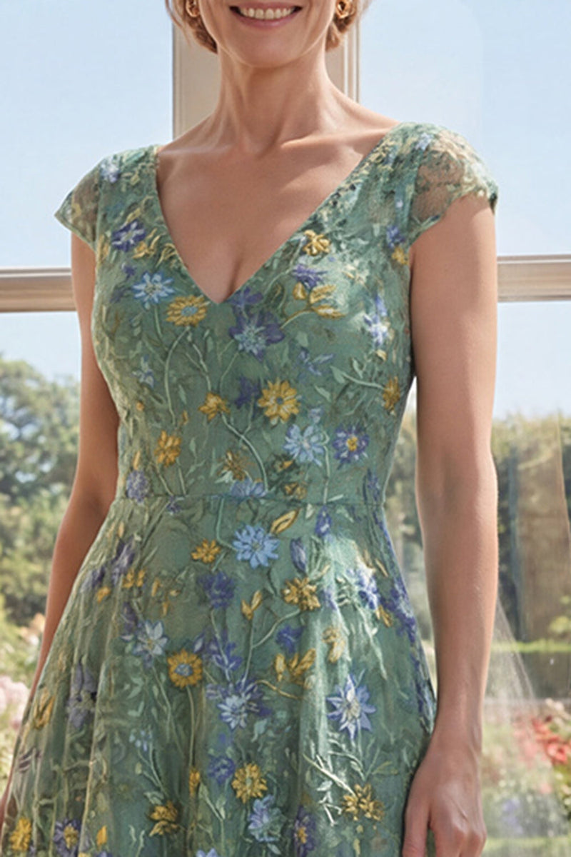 Laden Sie das Bild in den Galerie-Viewer, Grünes A-Linien-Tüll-Stickerei mit V-Ausschnitt langes Mutter-der-Braut-Kleid