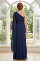 Laden Sie das Bild in den Galerie-Viewer, Chiffon Marineblau einschulter gerafftes Mutter-der-Braut-Kleid mit Cape-Ärmel