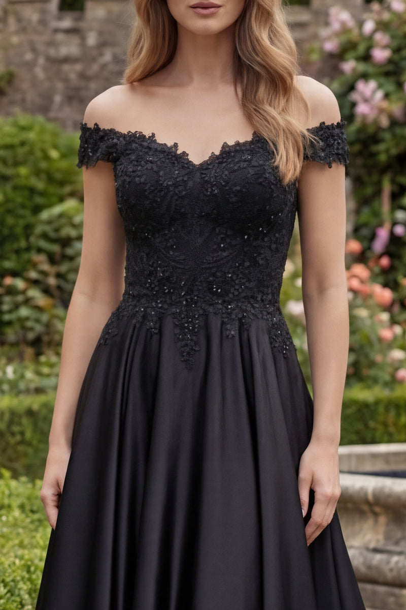 Laden Sie das Bild in den Galerie-Viewer, A-Linie Satin Schwarzes Schulterfreies Langes Abschlussballkleid mit Perlen