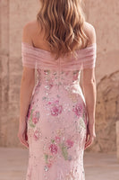 Laden Sie das Bild in den Galerie-Viewer, Schulterfreies, pinkes Meerjungfrauen-Langballkleid mit Perlen