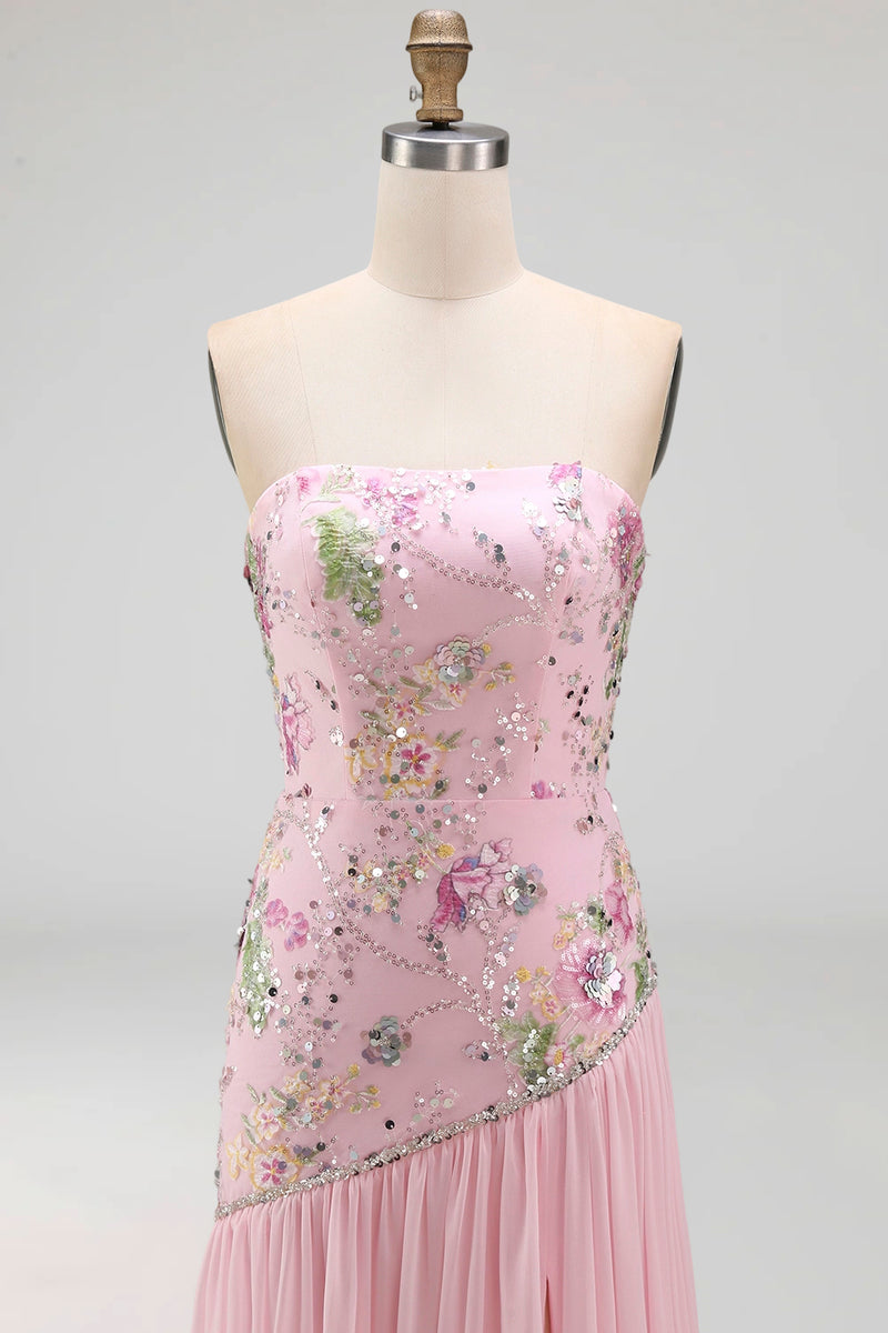 Laden Sie das Bild in den Galerie-Viewer, Trägerloses pinkes, mit A-Linien besetztes, geperltes langes Abschlussballkleid mit Schlitz
