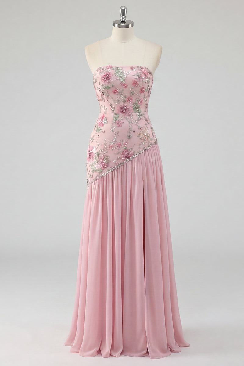 Laden Sie das Bild in den Galerie-Viewer, Trägerloses pinkes, mit A-Linien besetztes, geperltes langes Abschlussballkleid mit Schlitz