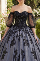 Laden Sie das Bild in den Galerie-Viewer, Off-the-shoulder Schwarzes Appliquiertes Ballkleid Abschlusskleid