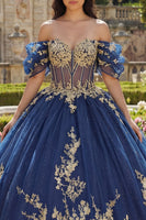 Laden Sie das Bild in den Galerie-Viewer, Off-the-shoulder Marineblaues Abschlusskleid mit Applikationen
