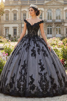 Laden Sie das Bild in den Galerie-Viewer, Off-the-shoulder Schwarzes Abschlusskleid mit Applikationen