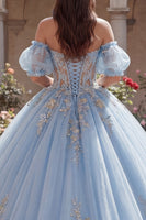 Laden Sie das Bild in den Galerie-Viewer, Himmelblaues Ballkleid ohne Schulter mit Korsettapplikation Abschlusskleid mit Puffärmeln
