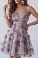 Laden Sie das Bild in den Galerie-Viewer, Glitzerndes lila Pailletten-Kurzcocktailkleid mit Blumen