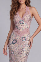 Laden Sie das Bild in den Galerie-Viewer, Glitzerndes Rouge-Neckholder-Sheath Maxi-Blumencocktailkleid mit Spitze