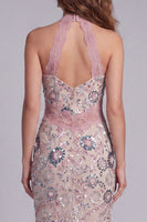 Laden Sie das Bild in den Galerie-Viewer, Glitzerndes Rouge-Neckholder-Sheath Maxi-Blumencocktailkleid mit Spitze