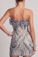 Laden Sie das Bild in den Galerie-Viewer, Glitzerndes, staubiges blaues, trägerloses, eng besetztes kurzes Cocktailkleid mit Rüschen