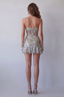 Laden Sie das Bild in den Galerie-Viewer, Glitzerndes, staubiges Salbei-Trägerloses, eng besetztes kurzes Cocktailkleid mit Rüschen